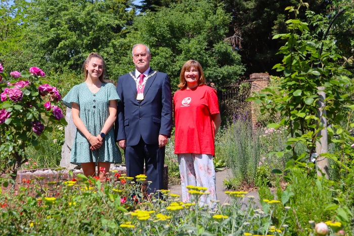 Cllr Keith Martin with Yvonne and Marina Sambaninni from UK Sepsis Trust at the Rose Garden